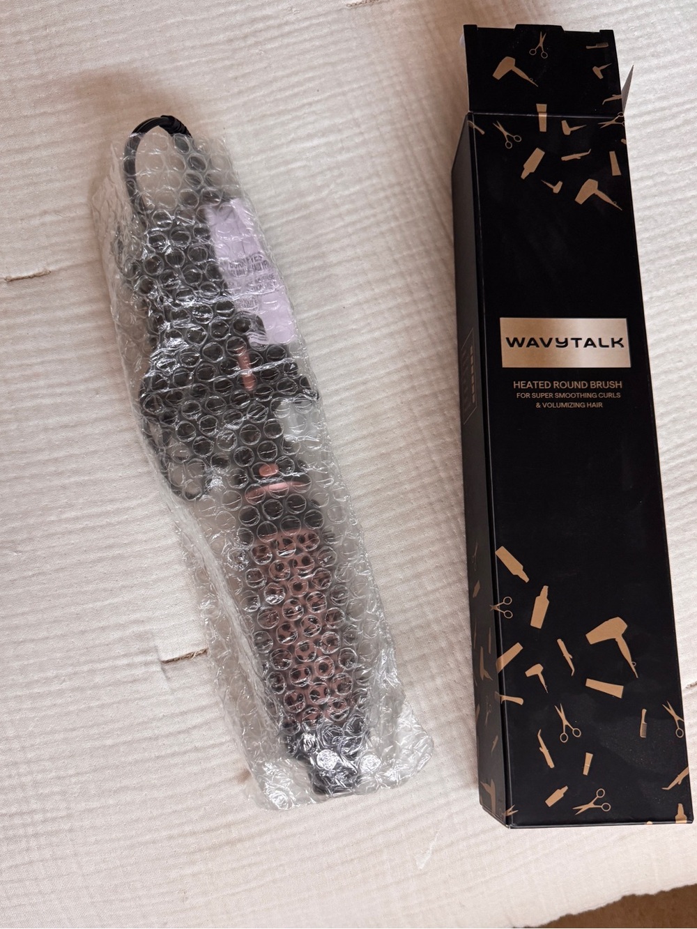 Brand new in box nwt nwb wavytalk heated round brush perfect condition blowout
